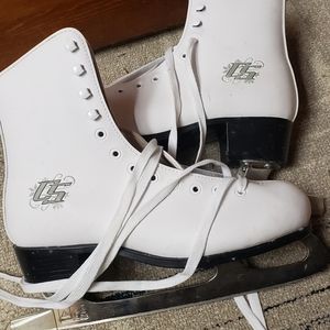 Women's CCM Champion figure skates